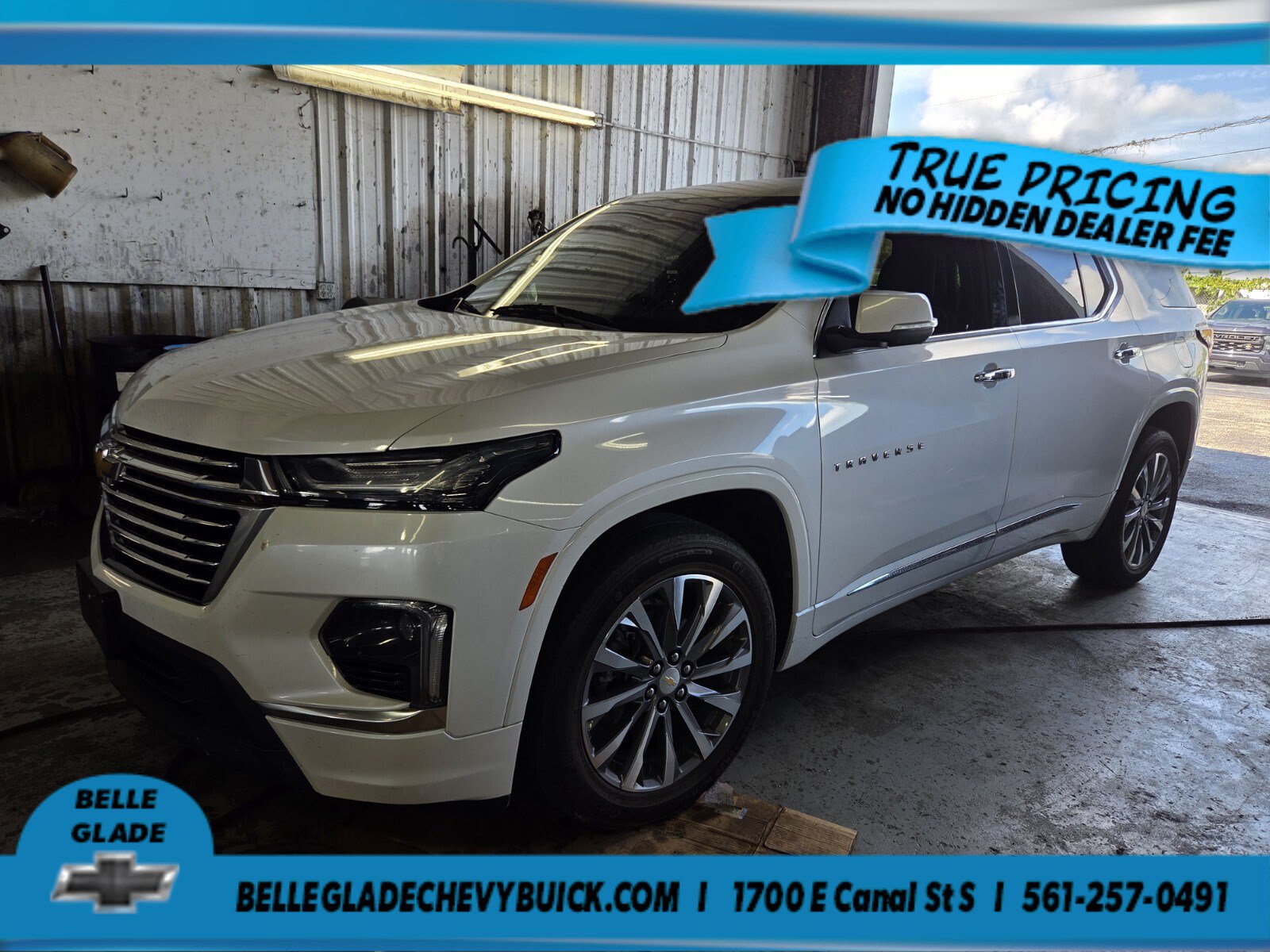 Used 2022 Chevrolet Traverse Premier FWD image 1