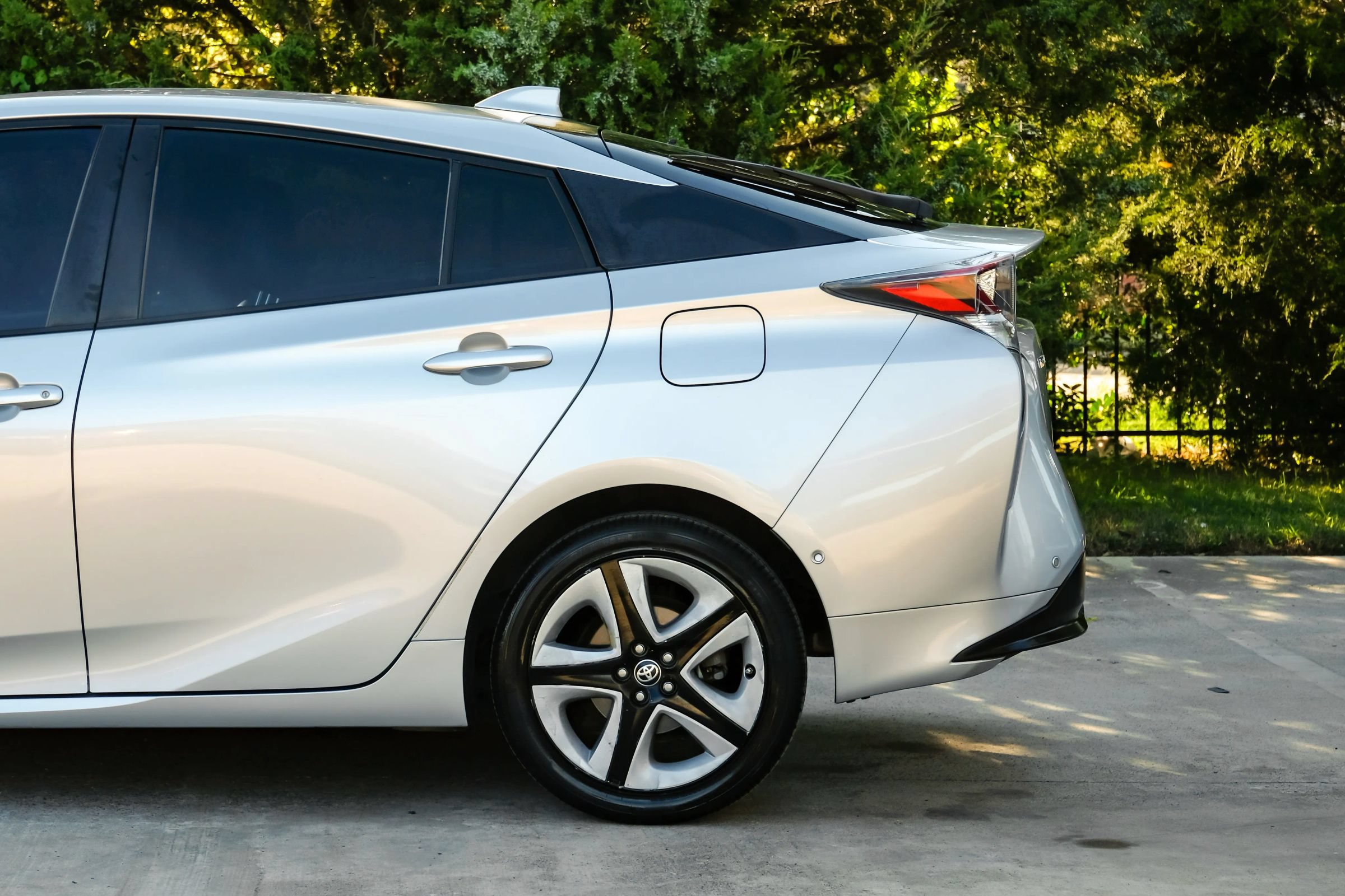 Used 2016 Toyota Prius Four Touring w/ Premium Convenience Package FWD image 13