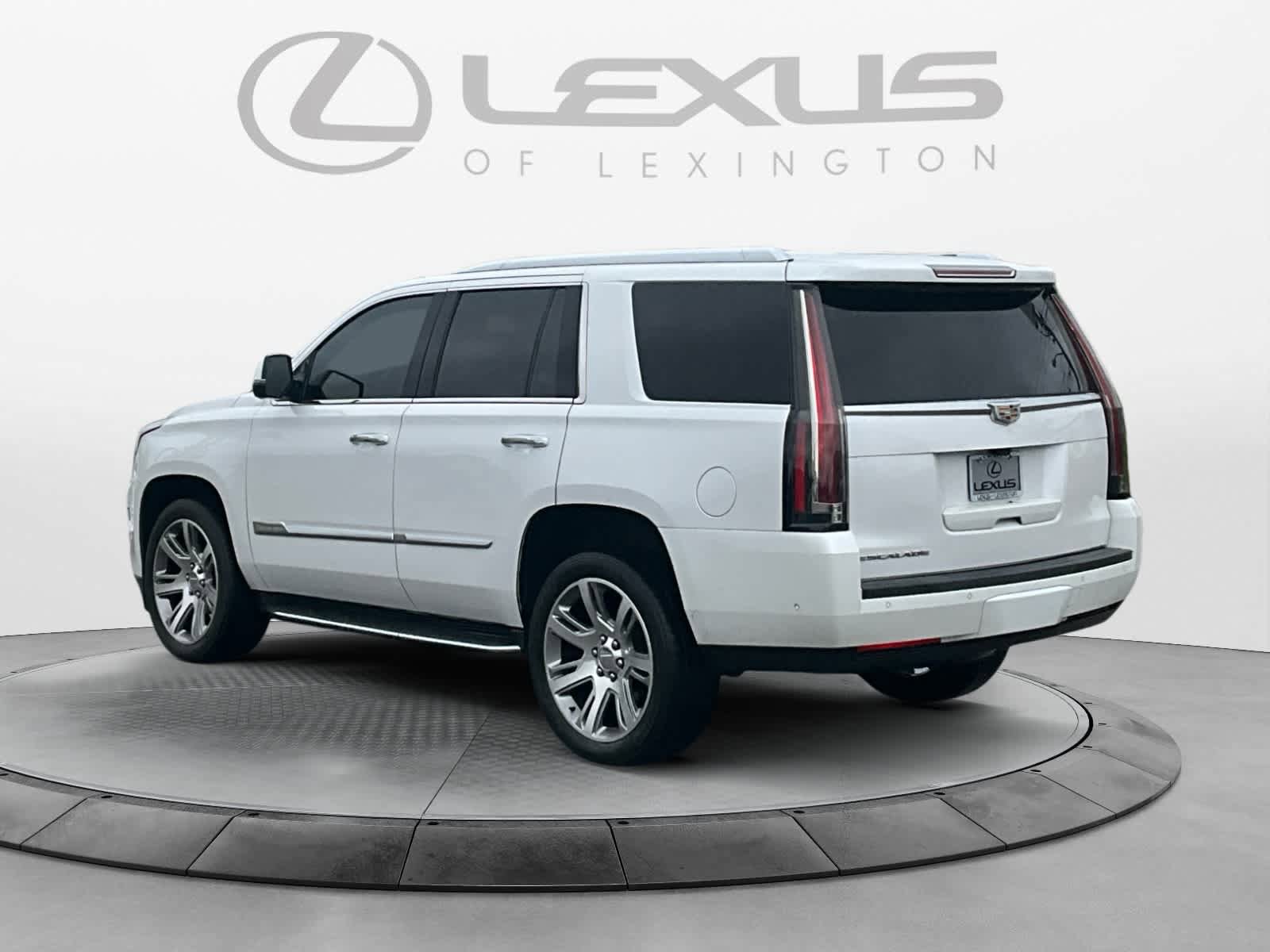 Used 2017 Cadillac Escalade Premium Luxury AWD/4WD image 3