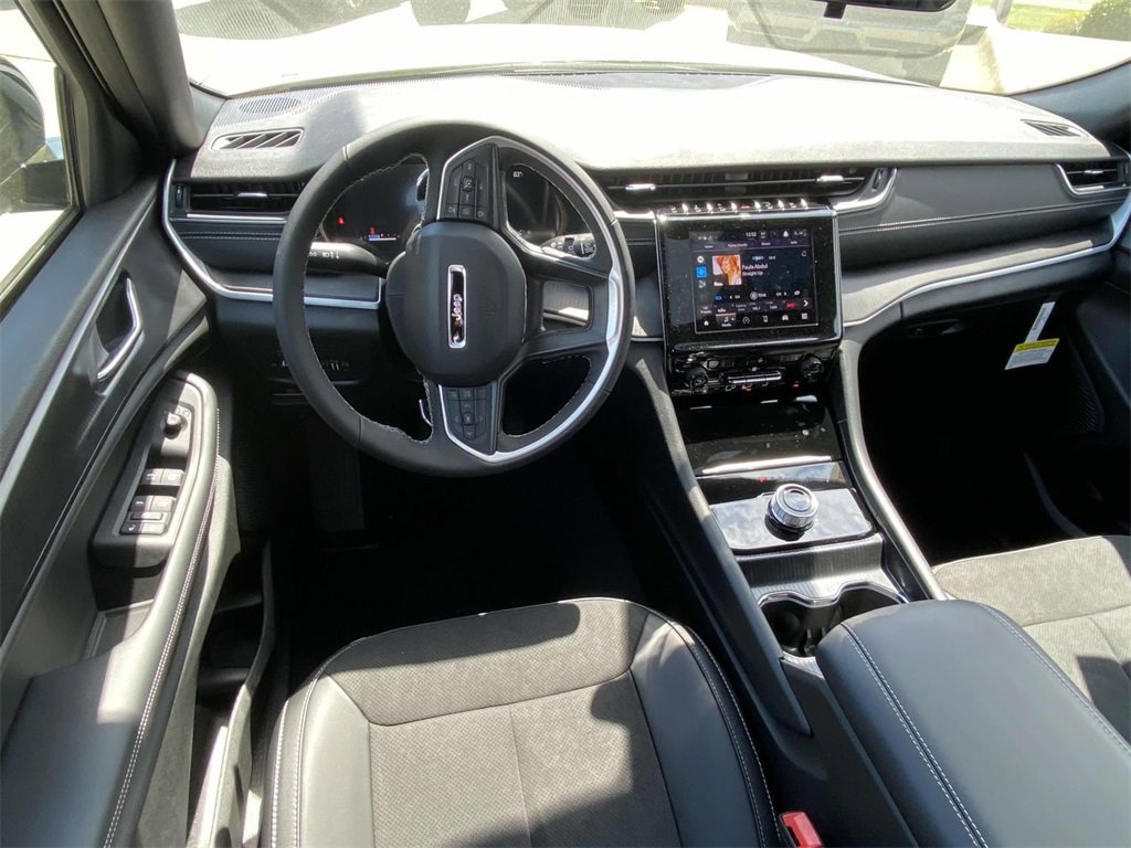 New 2025 Jeep Grand Cherokee L Altitude image 35