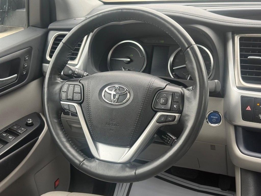 Used 2019 Toyota Highlander Limited Platinum AWD/4WD image 19