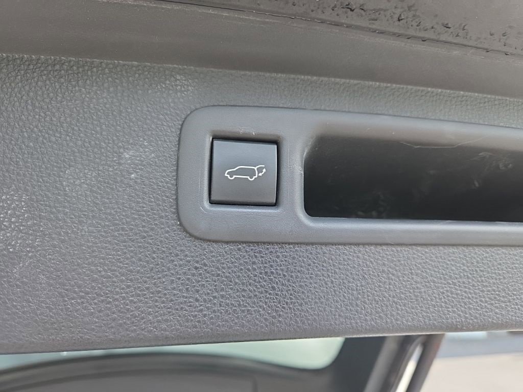 Used 2022 Toyota Highlander LE image 17