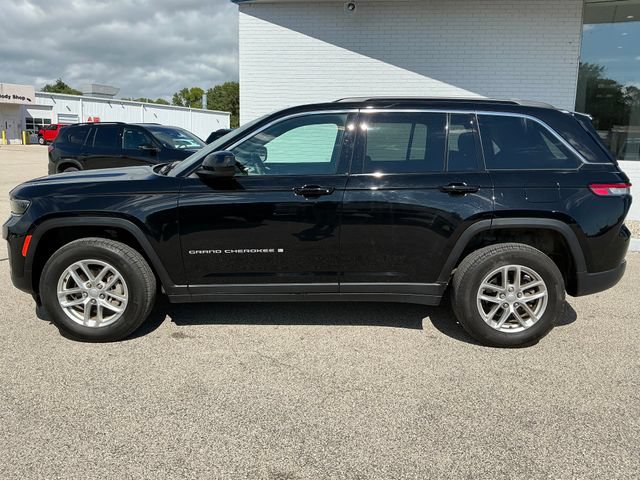 Used 2024 Jeep Grand Cherokee Laredo X w/ Luxury Tech Group I AWD/4WD image 2