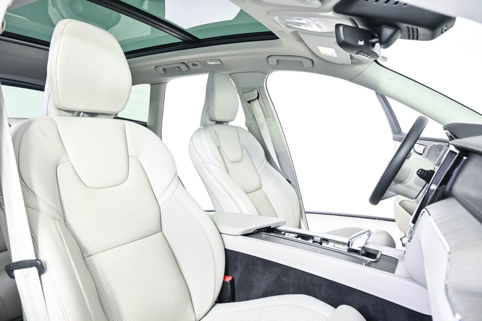 Certified 2023 Volvo XC60 B5 Ultimate FWD image 25