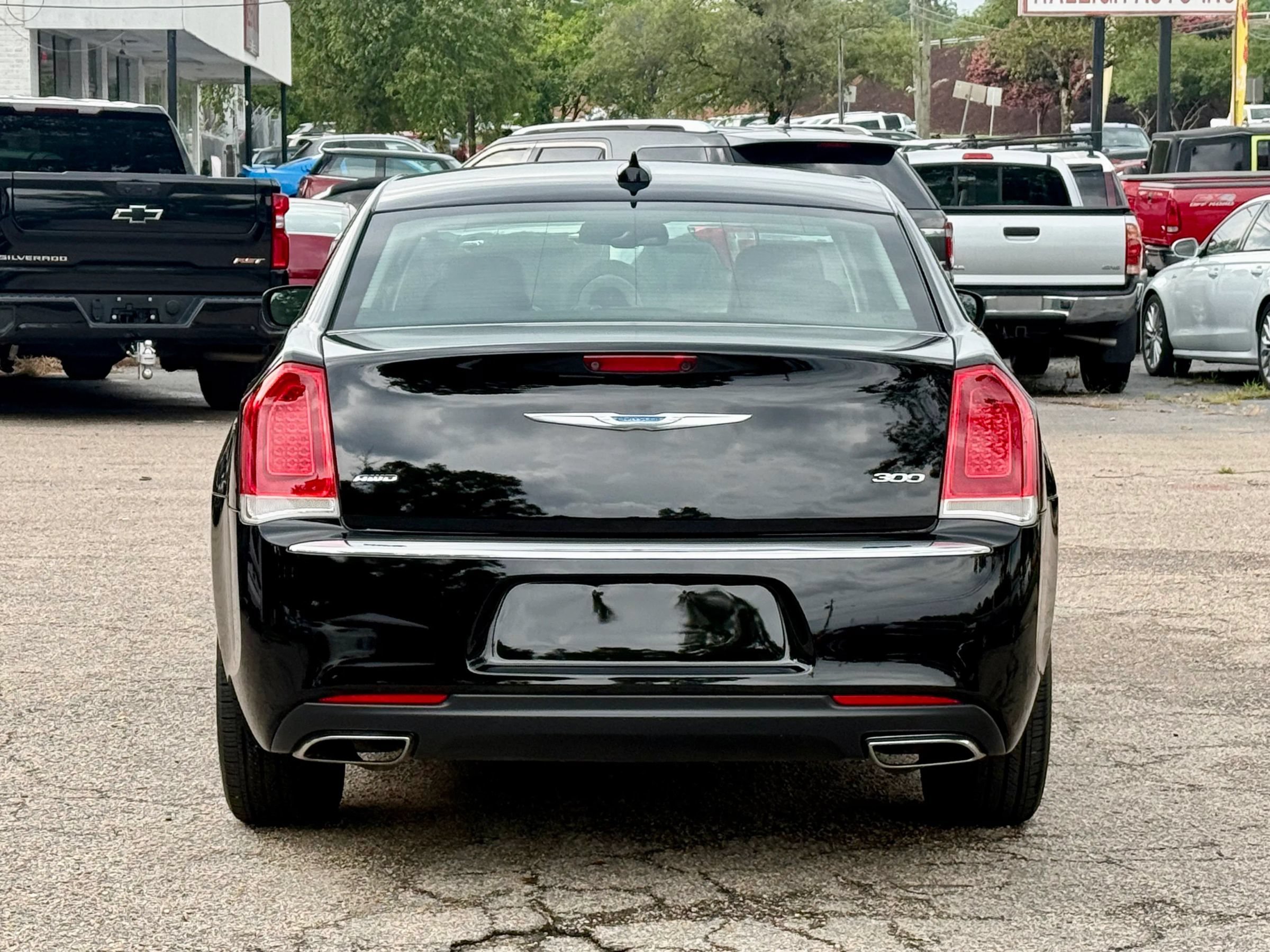 Used 2017 Chrysler 300 Limited w/ Driver Convenience Group AWD/4WD image 6