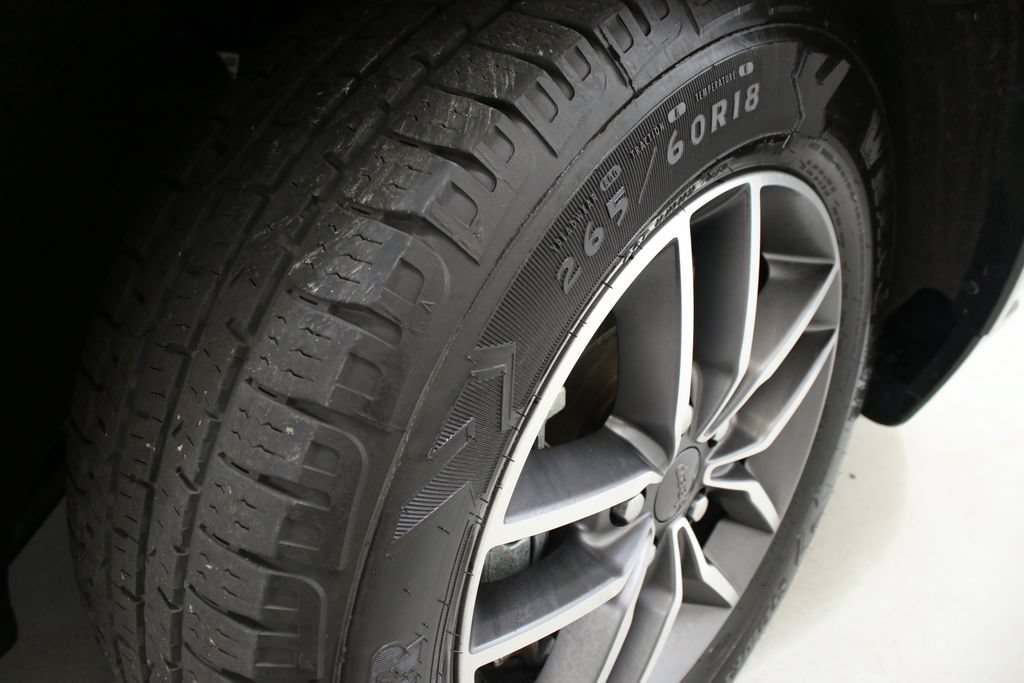 Used 2021 Jeep Grand Cherokee Overland AWD/4WD image 34