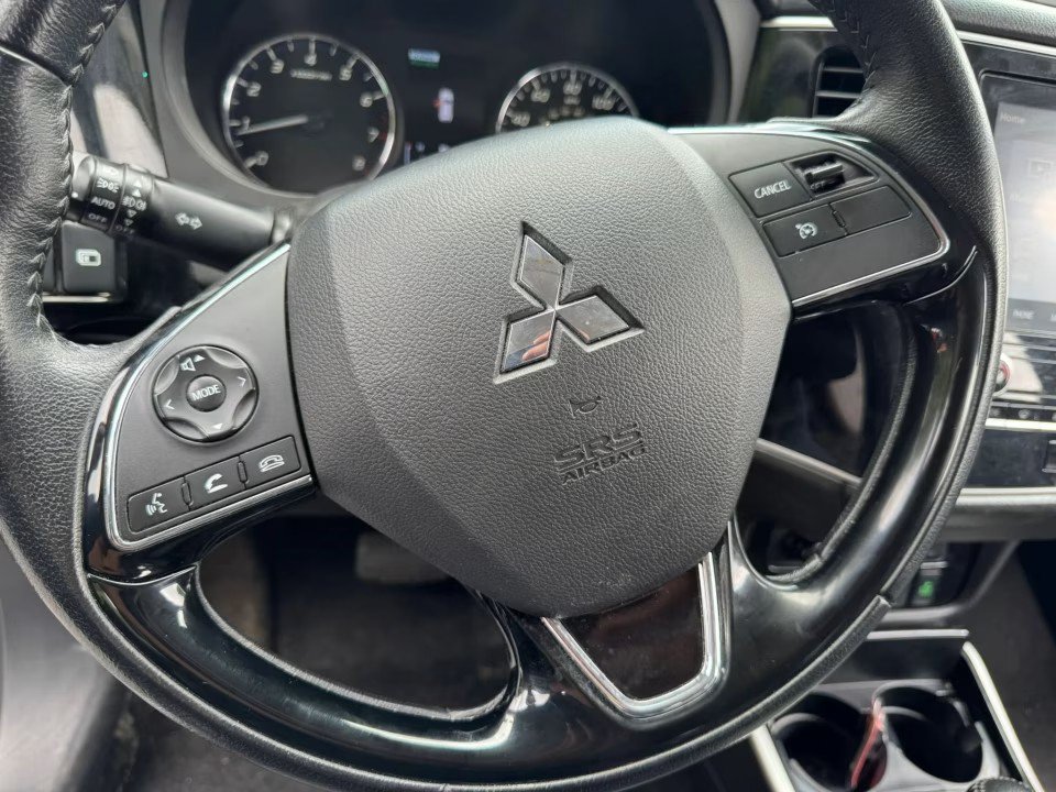 Used 2020 Mitsubishi Outlander SE AWD/4WD image 21