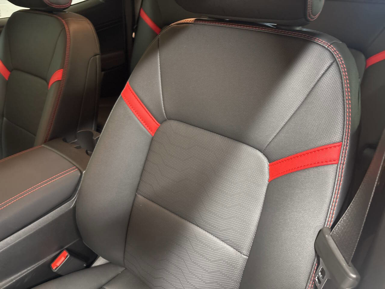 Used 2025 Chevrolet Colorado Z71 w/ Z71 Convenience Package 2 image 30