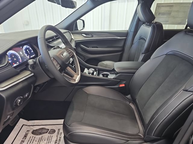 New 2026 Jeep Grand Cherokee Altitude AWD/4WD image 9