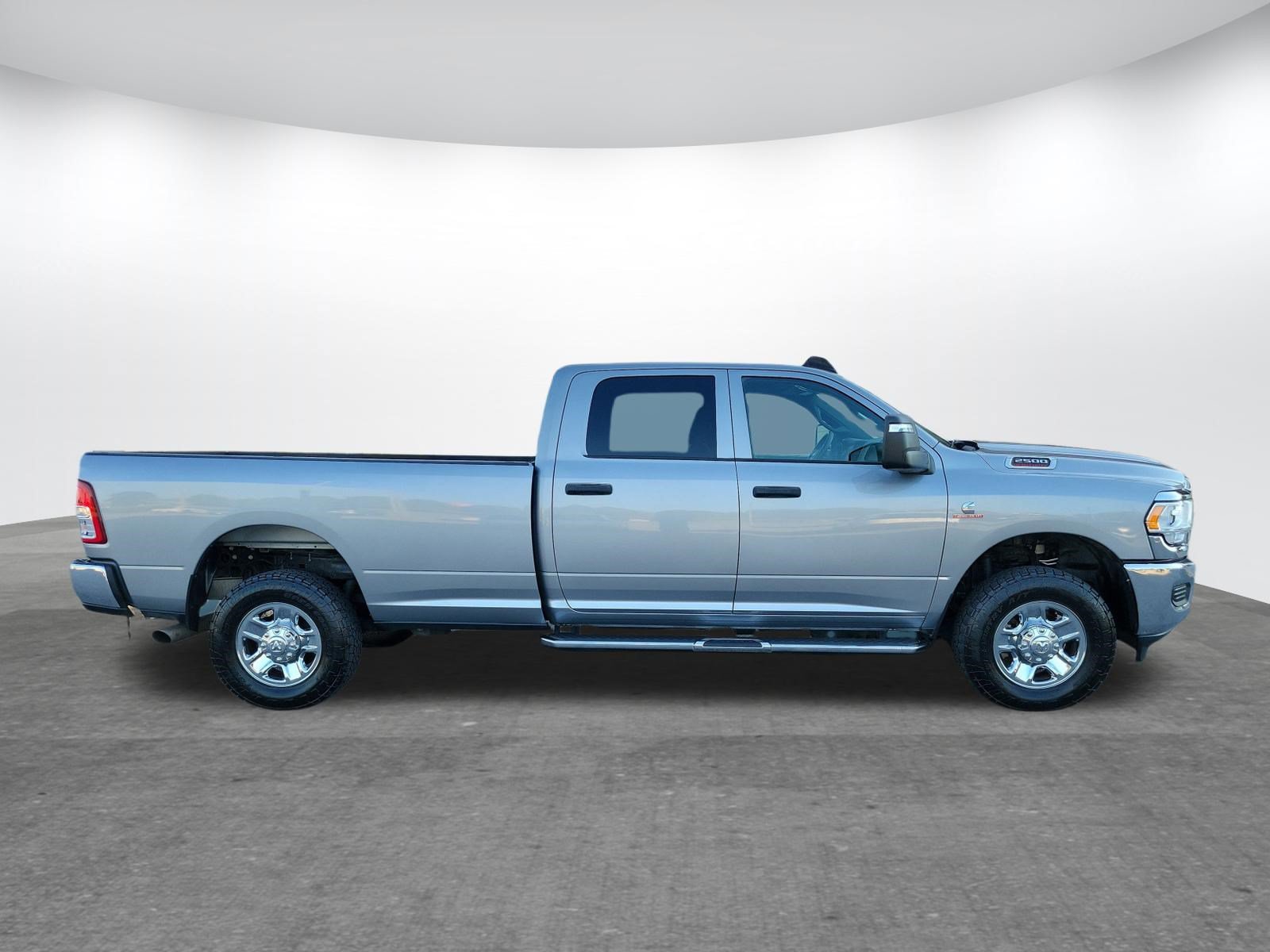 Used 2024 RAM 2500 Tradesman w/ Chrome Appearance Group AWD/4WD image 4