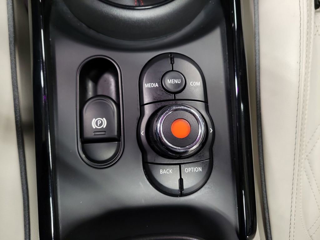 Used 2020 MINI Cooper Clubman S w/ Signature Upholstery Package image 16