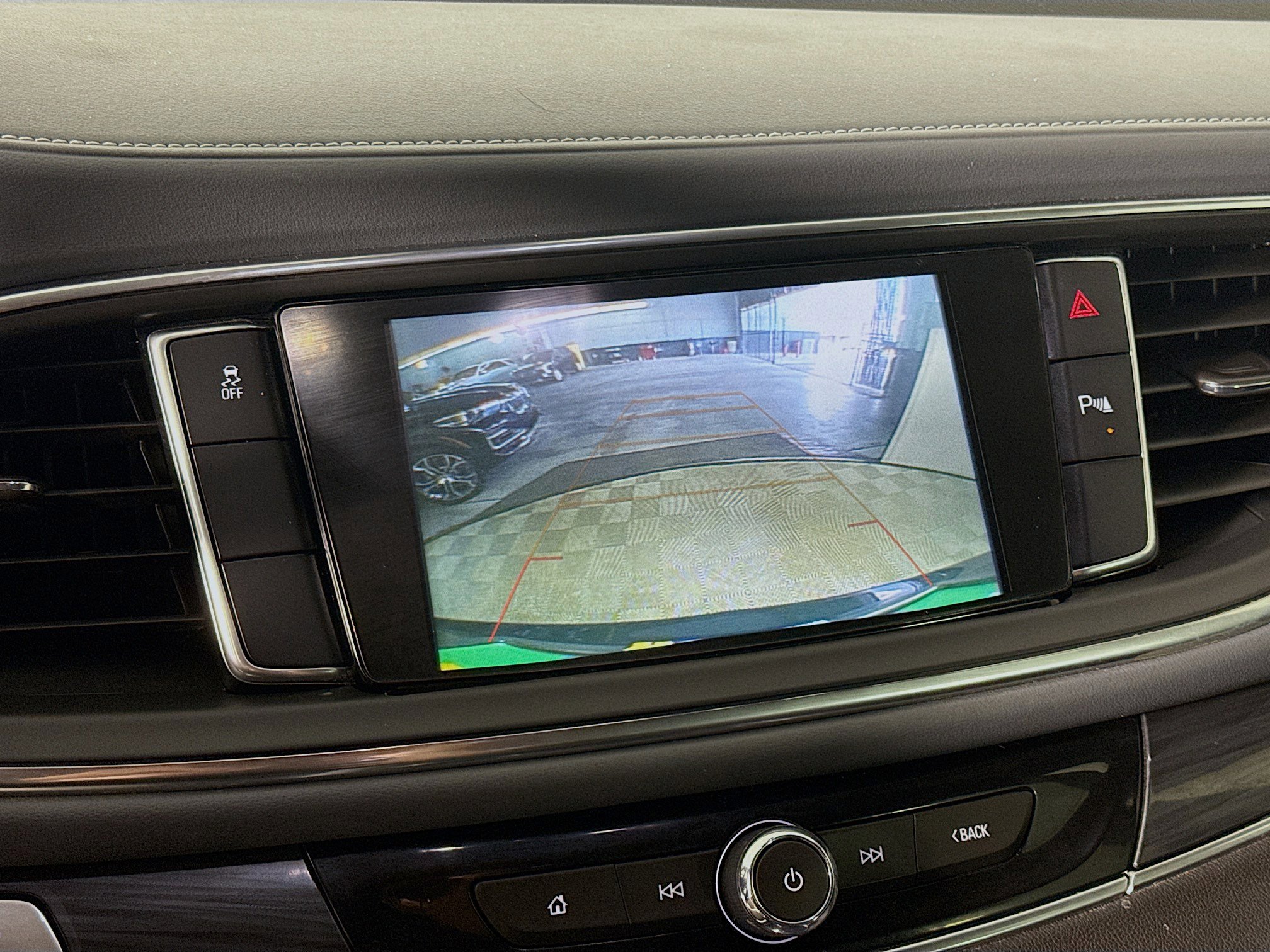 Used 2018 Buick Enclave Essence FWD image 19