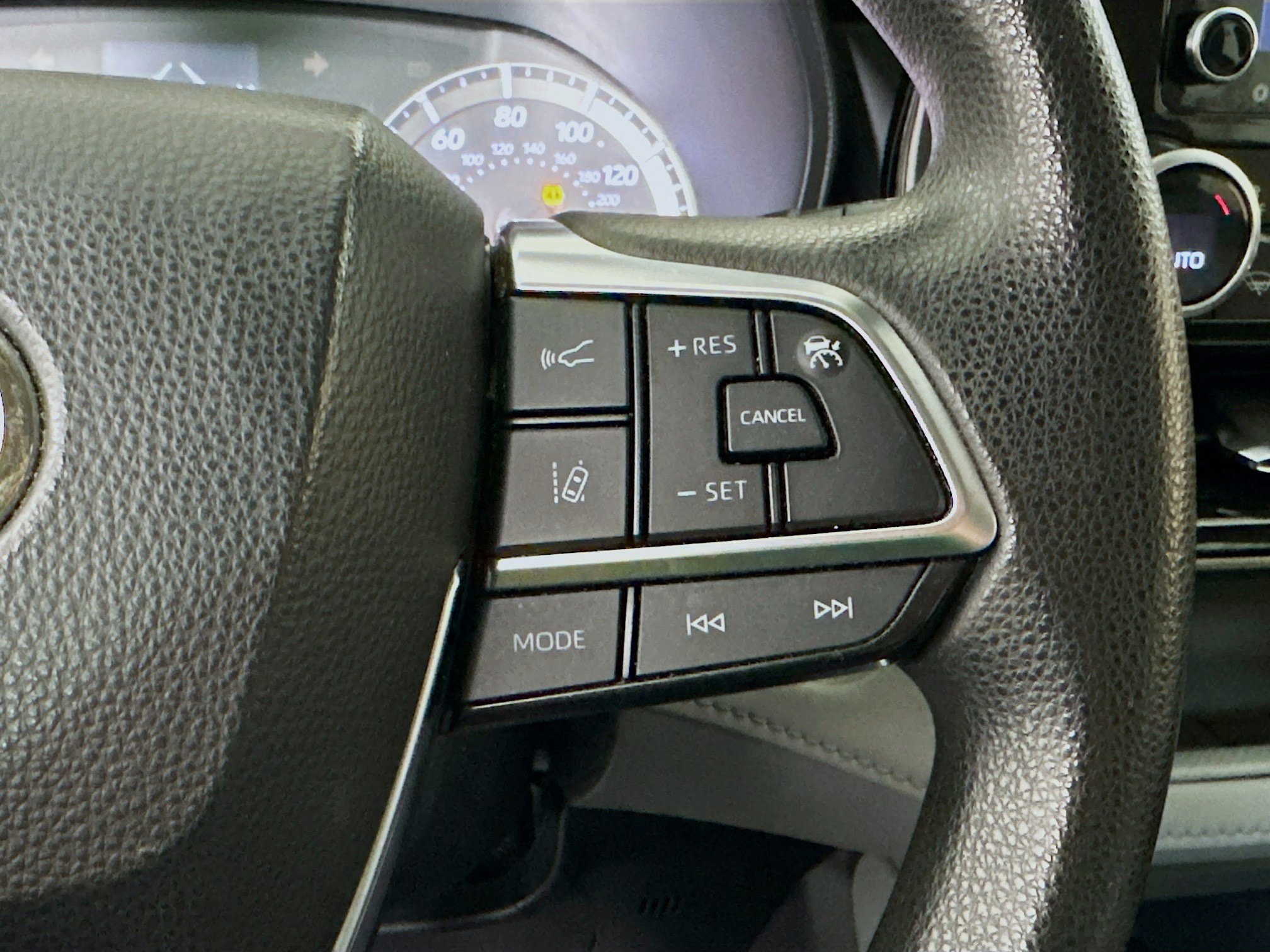 Used 2021 Toyota Highlander L image 17