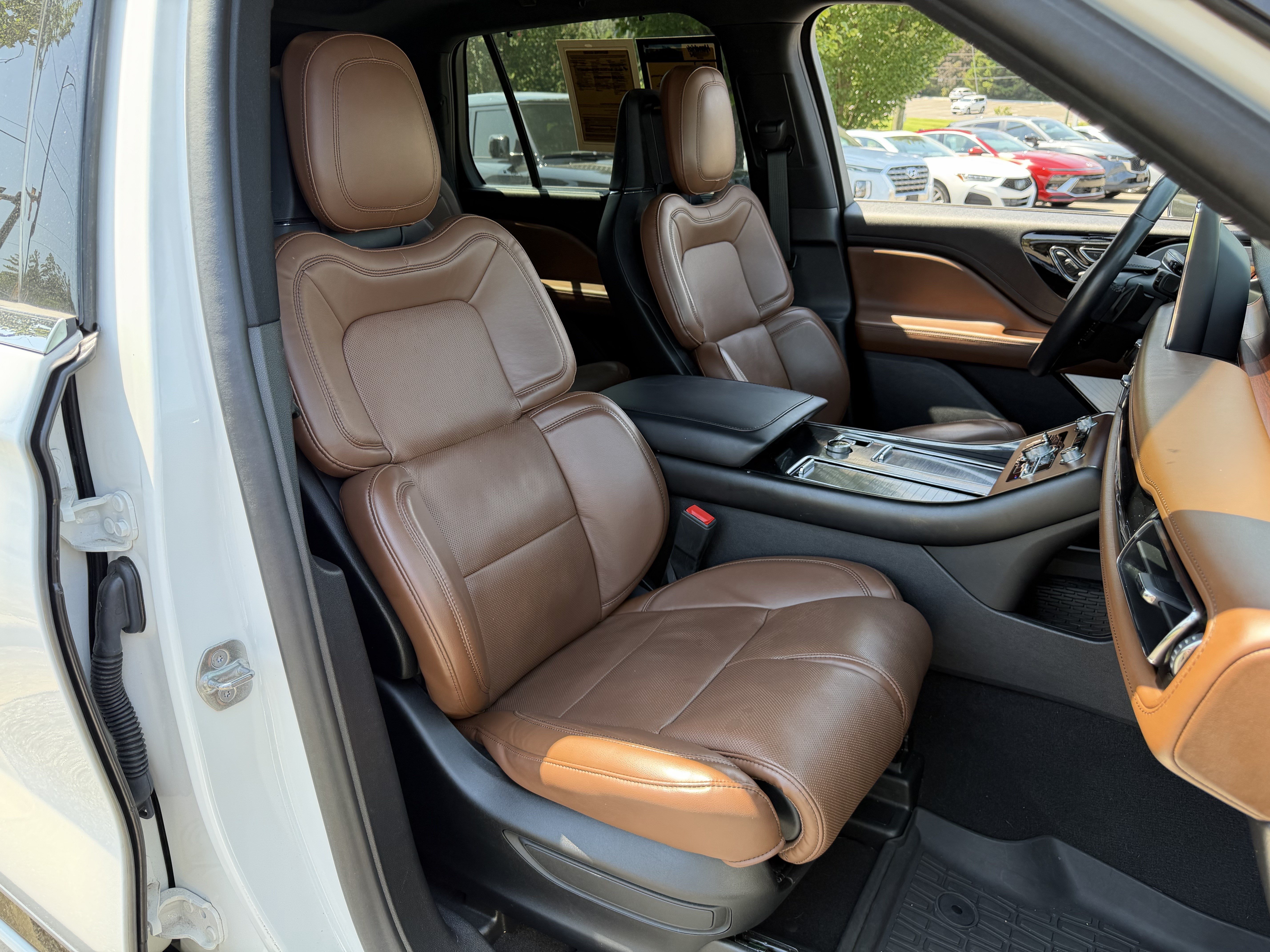 Used 2021 Lincoln Aviator Grand Touring w/ Equipment Group 302A AWD/4WD image 37