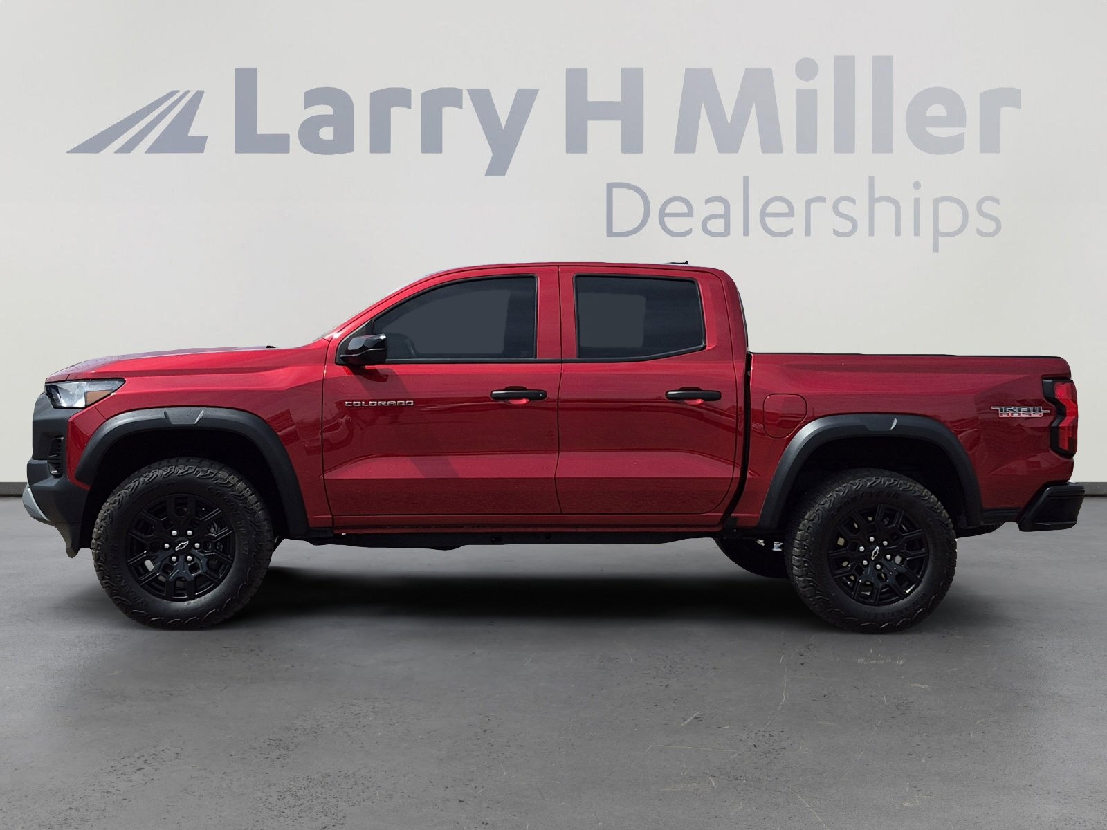 Used 2024 Chevrolet Colorado Trail Boss w/ Advanced Trailering Package image 2