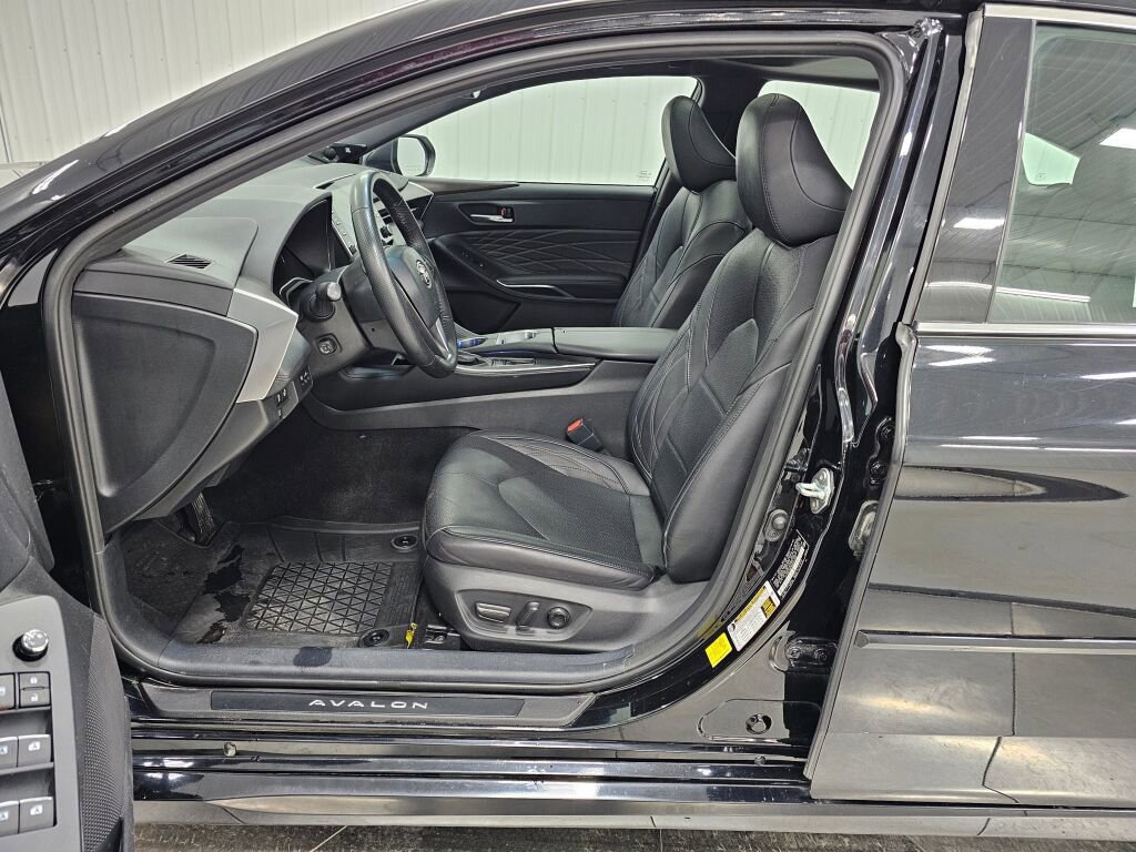Used 2021 Toyota Avalon Limited w/ Advanced Safety Package image 2