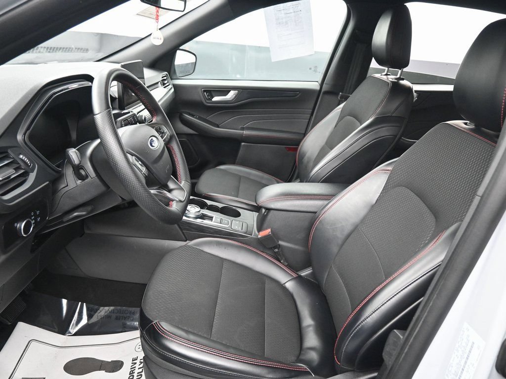 Used 2025 Ford Escape ST-Line AWD/4WD image 25