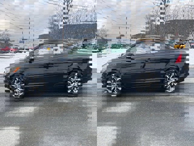 Used 2011 Volvo C70 T5 image 2