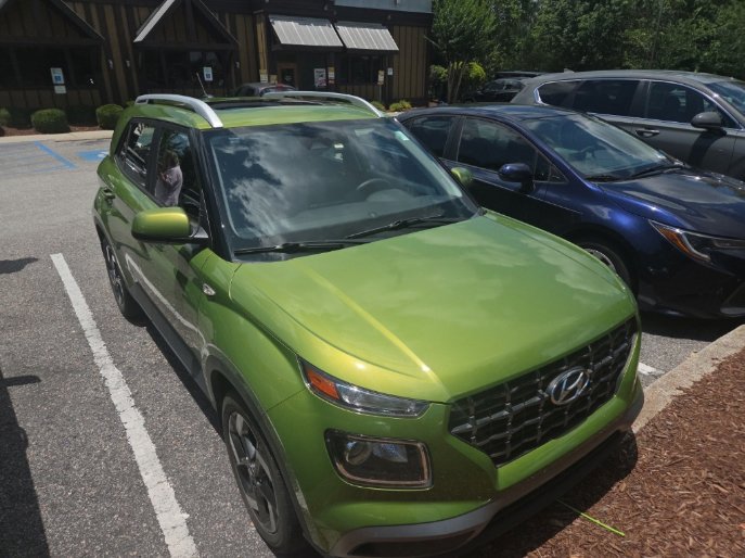 Used 2023 Hyundai Venue SEL FWD video 1