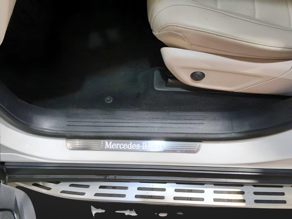 Used 2022 Mercedes-Benz GLE 350 4MATIC w/ Premium Package image 11