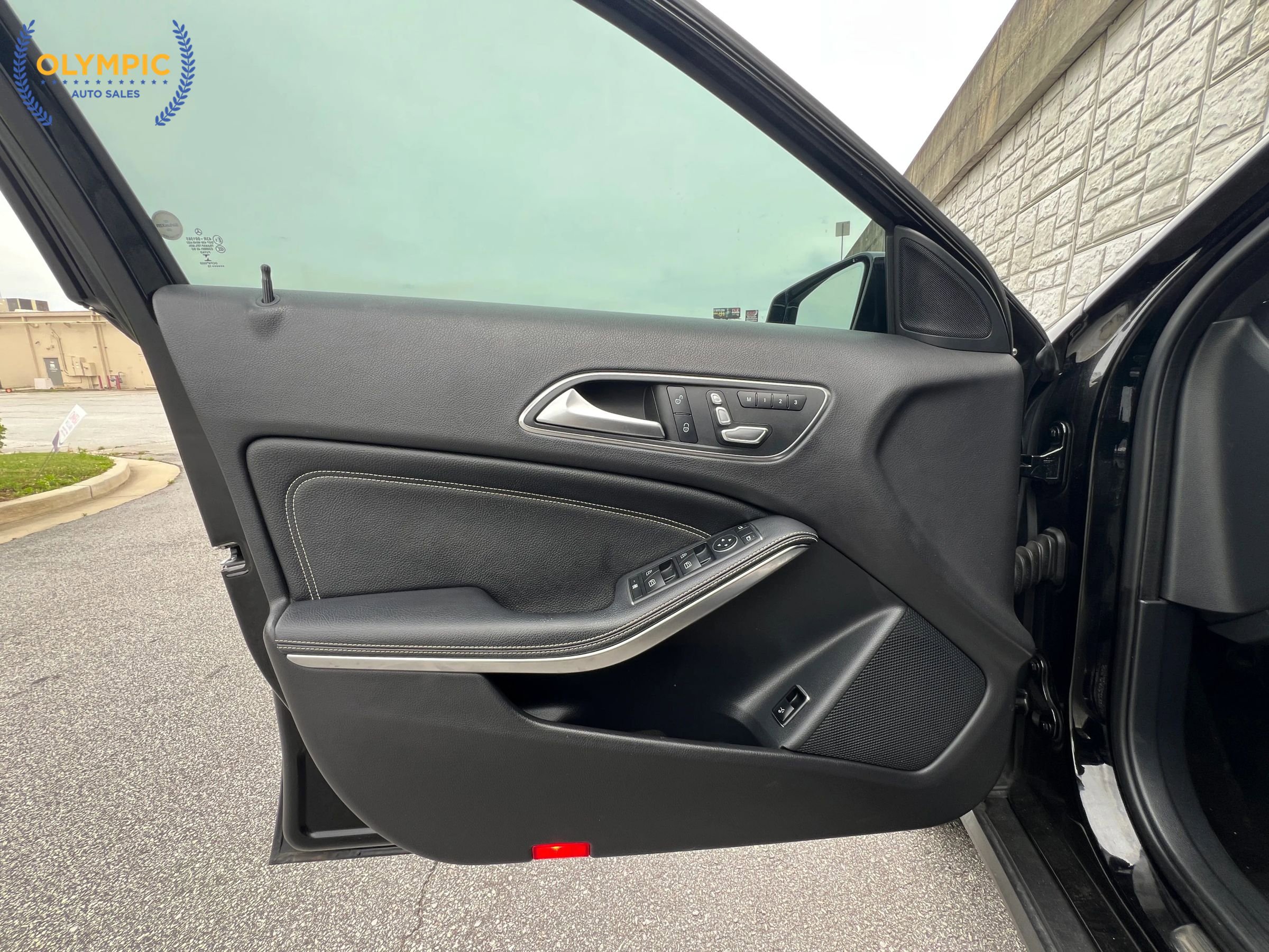Used 2019 Mercedes-Benz GLA 250 4MATIC w/ Premium Package image 45