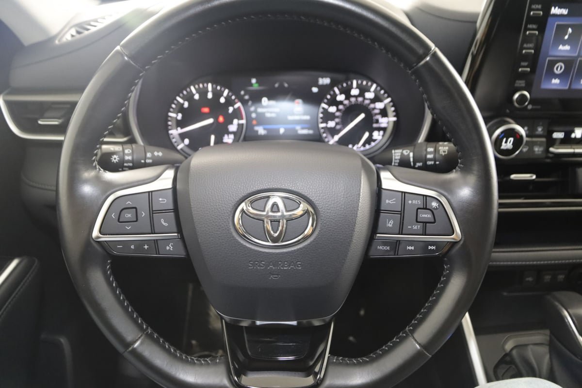 Used 2021 Toyota Highlander XLE AWD/4WD image 33