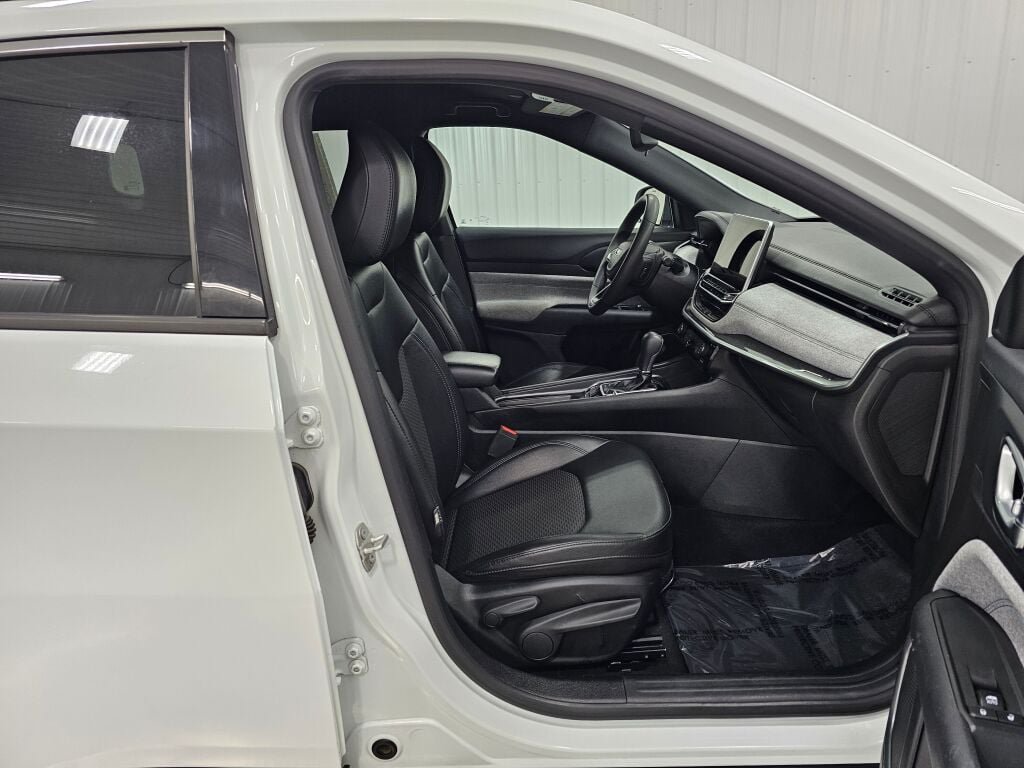 Used 2024 Jeep Compass Latitude AWD/4WD image 17