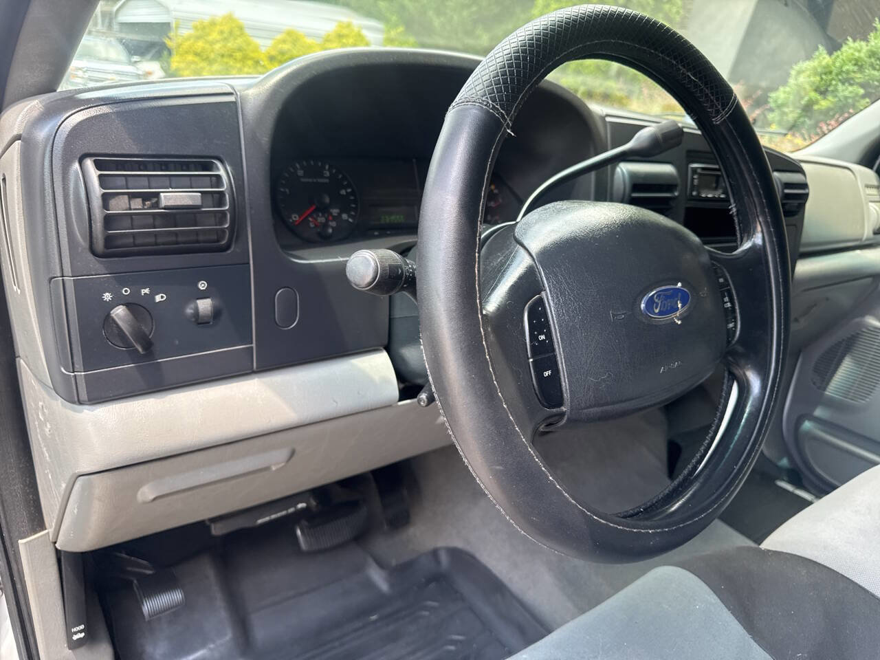 Used 2005 Ford F350 XLT image 16