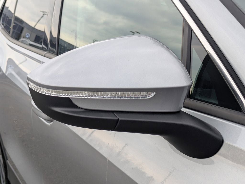 Certified 2025 Volkswagen Tiguan S FWD image 12