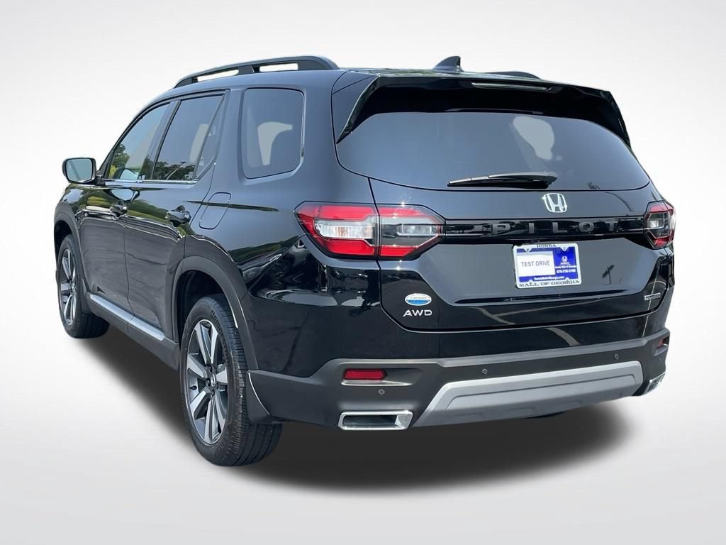 Certified 2025 Honda Pilot Touring image 4