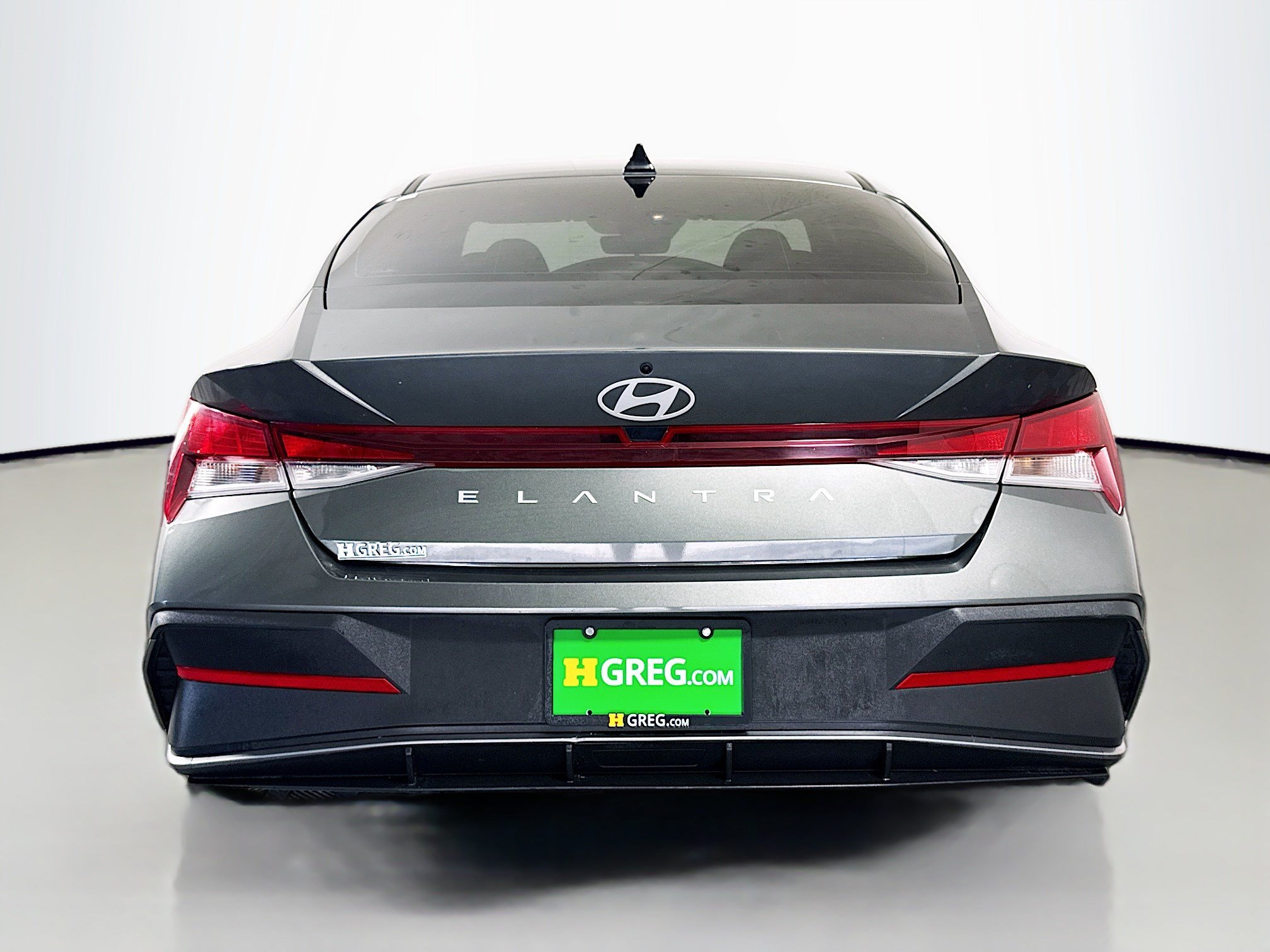 Used 2025 Hyundai Elantra SE FWD image 8