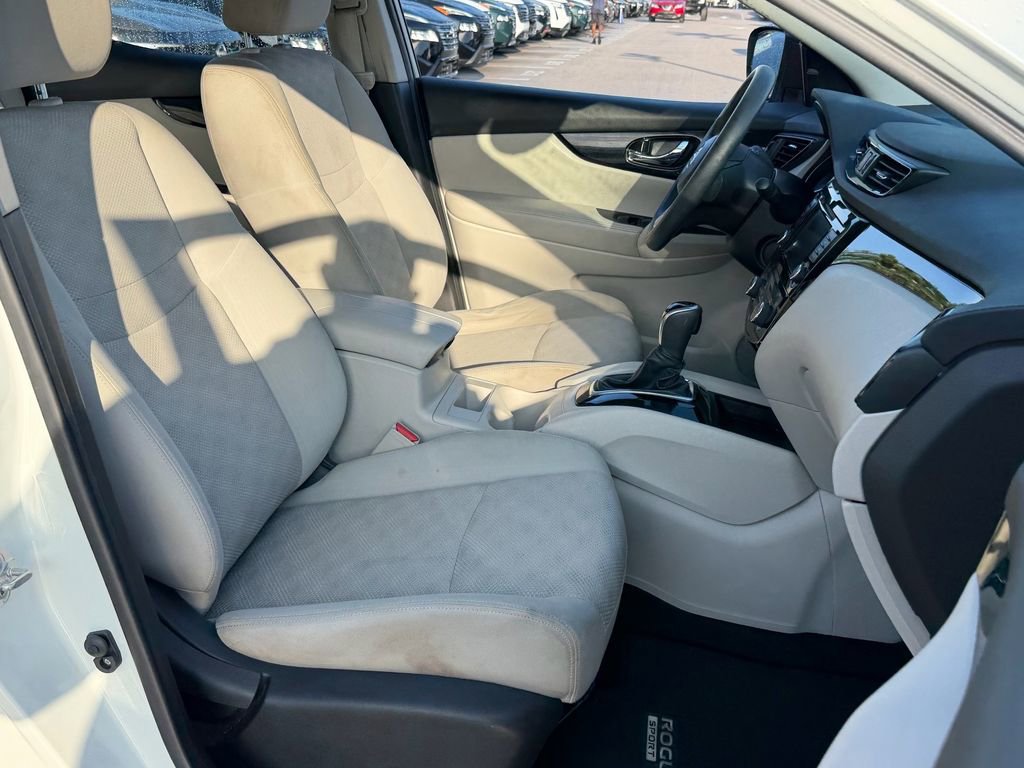 Used 2020 Nissan Rogue Sport SV FWD image 19