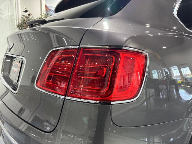 Used 2017 Bentley Bentayga image 40