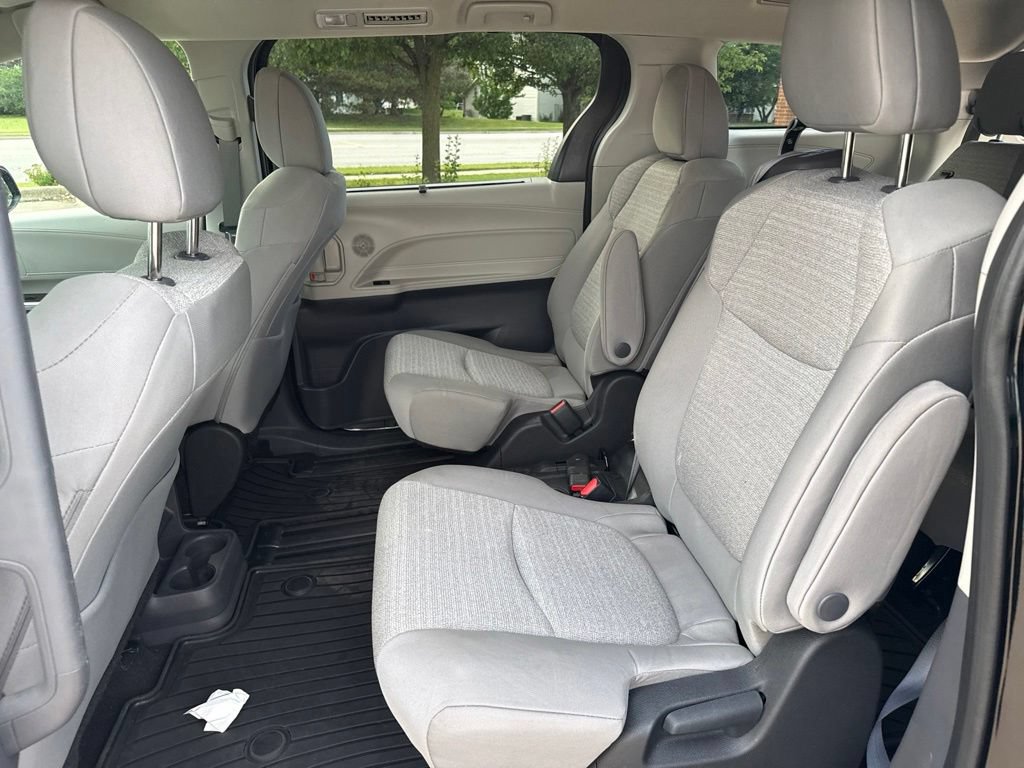 Used 2023 Toyota Sienna LE FWD image 15