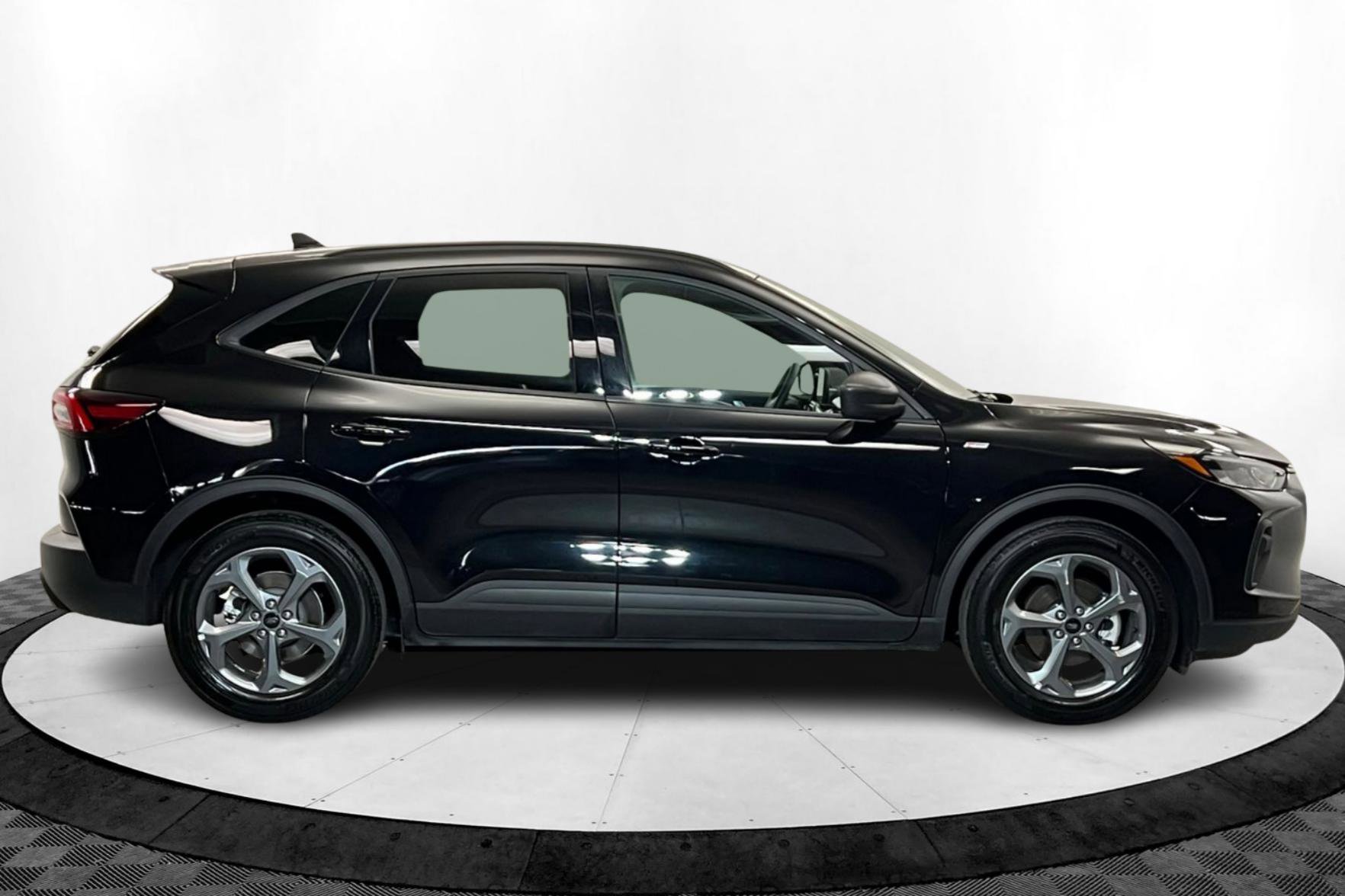 Used 2025 Ford Escape ST-Line image 7