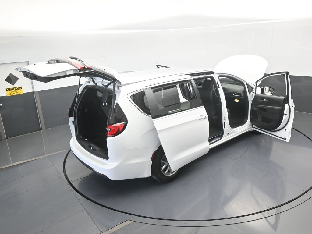 New 2026 Chrysler Pacifica Select image 61