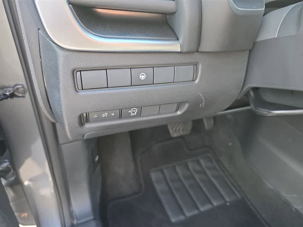 Used 2023 Nissan Rogue SV AWD/4WD image 12