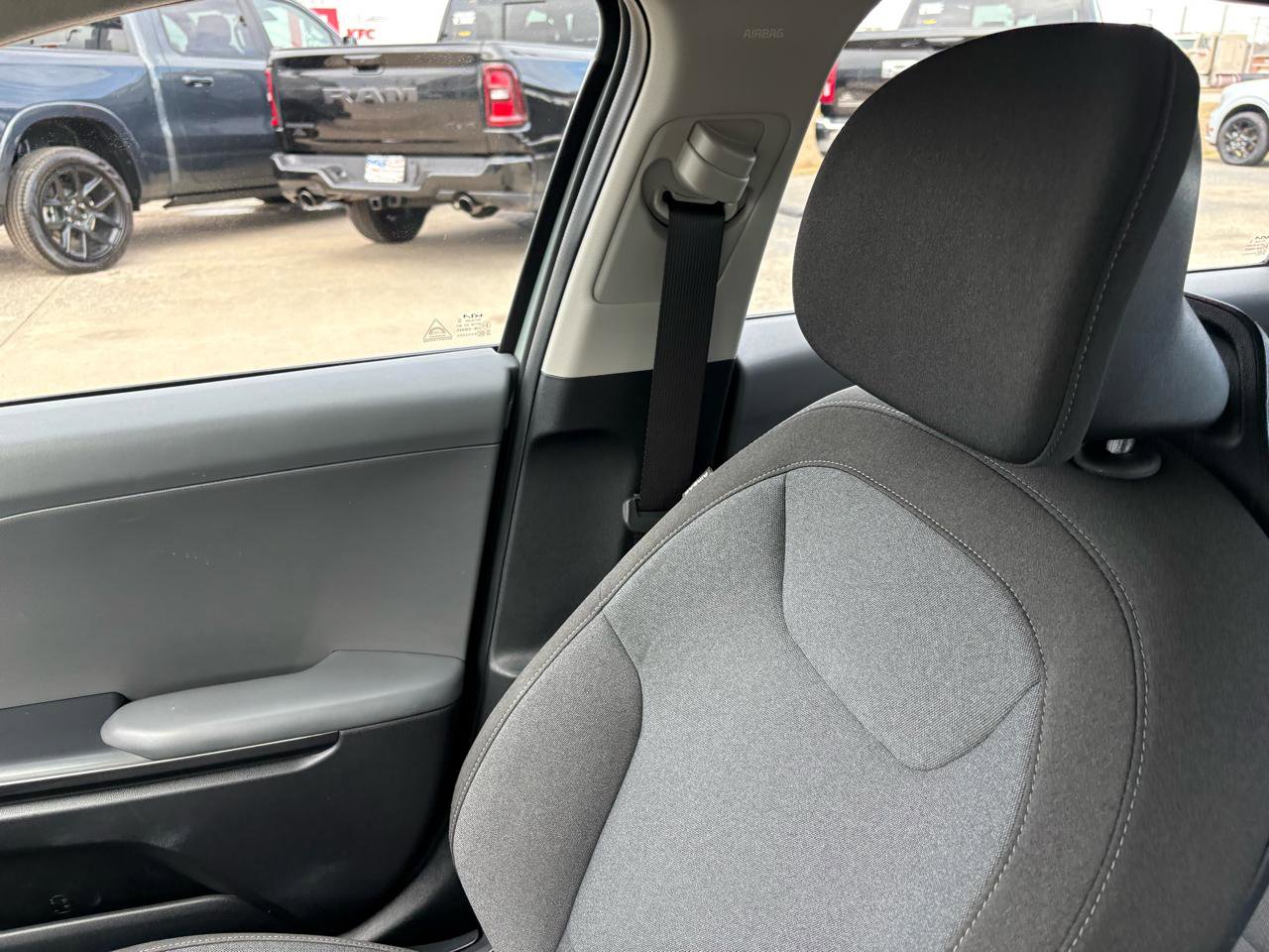 Used 2025 Kia K4 LXS FWD image 18