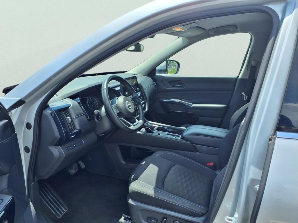 Used 2024 Nissan Pathfinder SV FWD image 19