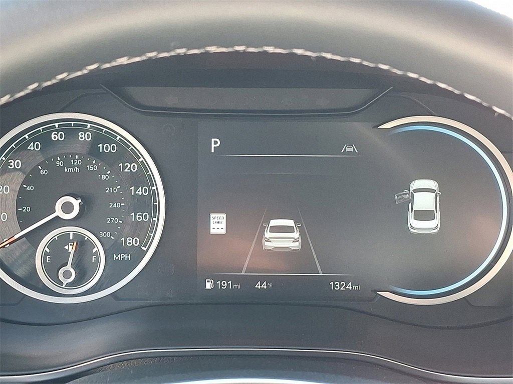 Used 2024 Genesis G70 2.5T image 21