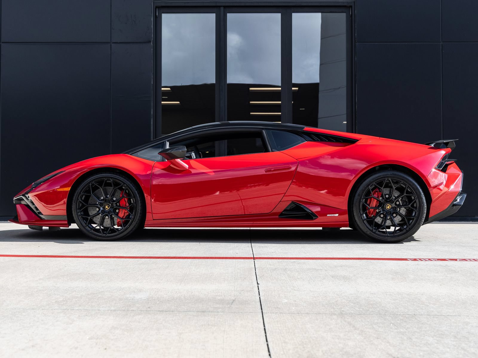 Used 2024 Lamborghini Huracan Tecnica RWD image 10