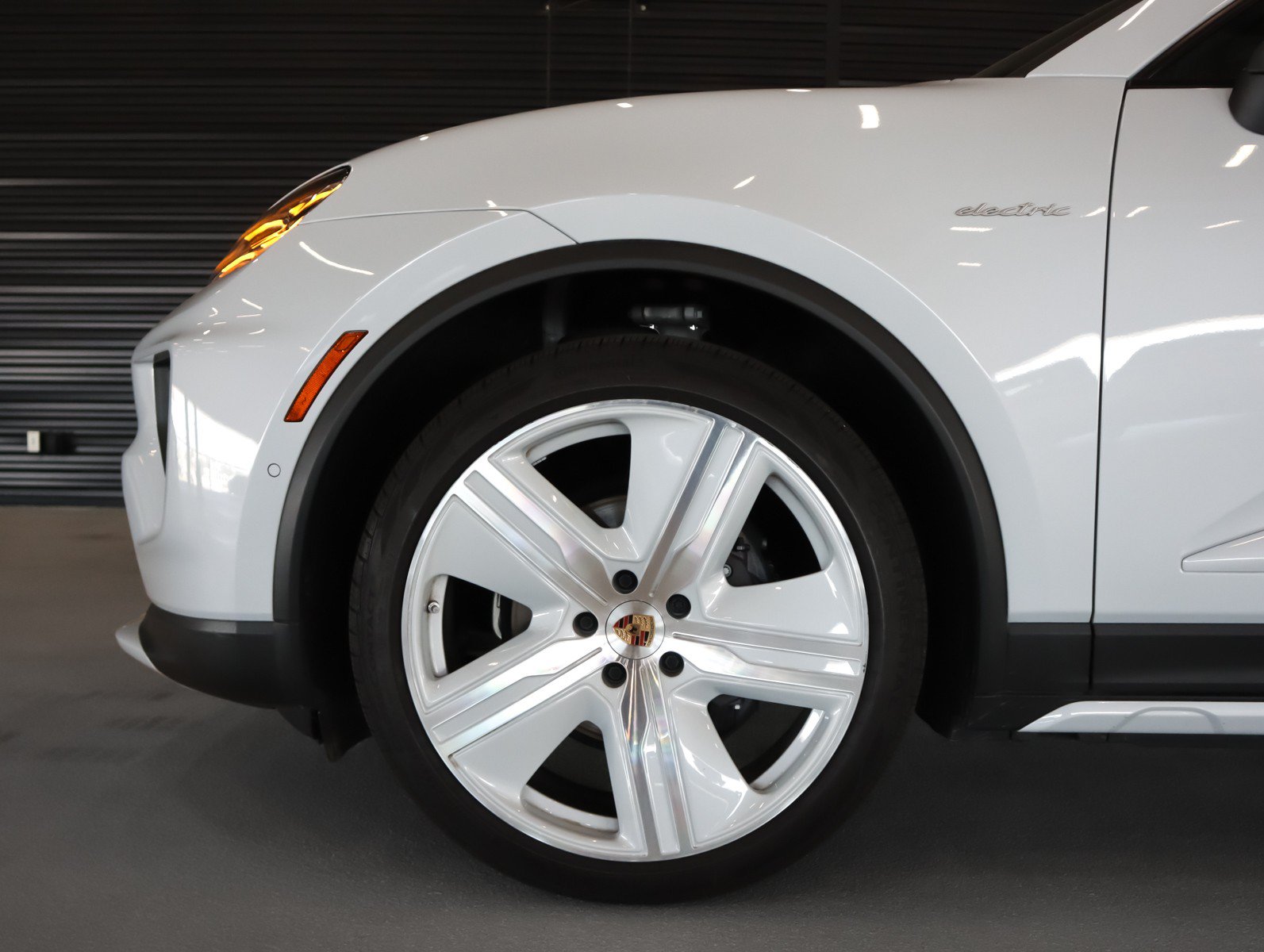 Used 2025 Porsche Macan Electric RWD image 12