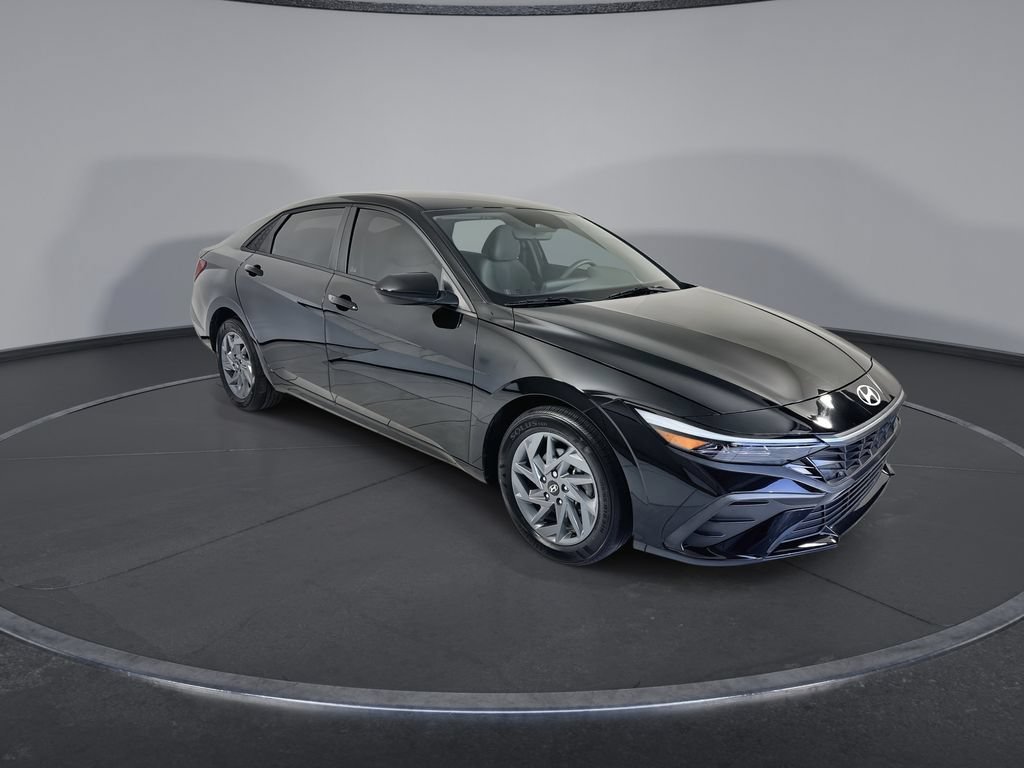 Certified 2025 Hyundai Elantra Hybrid FWD image 2