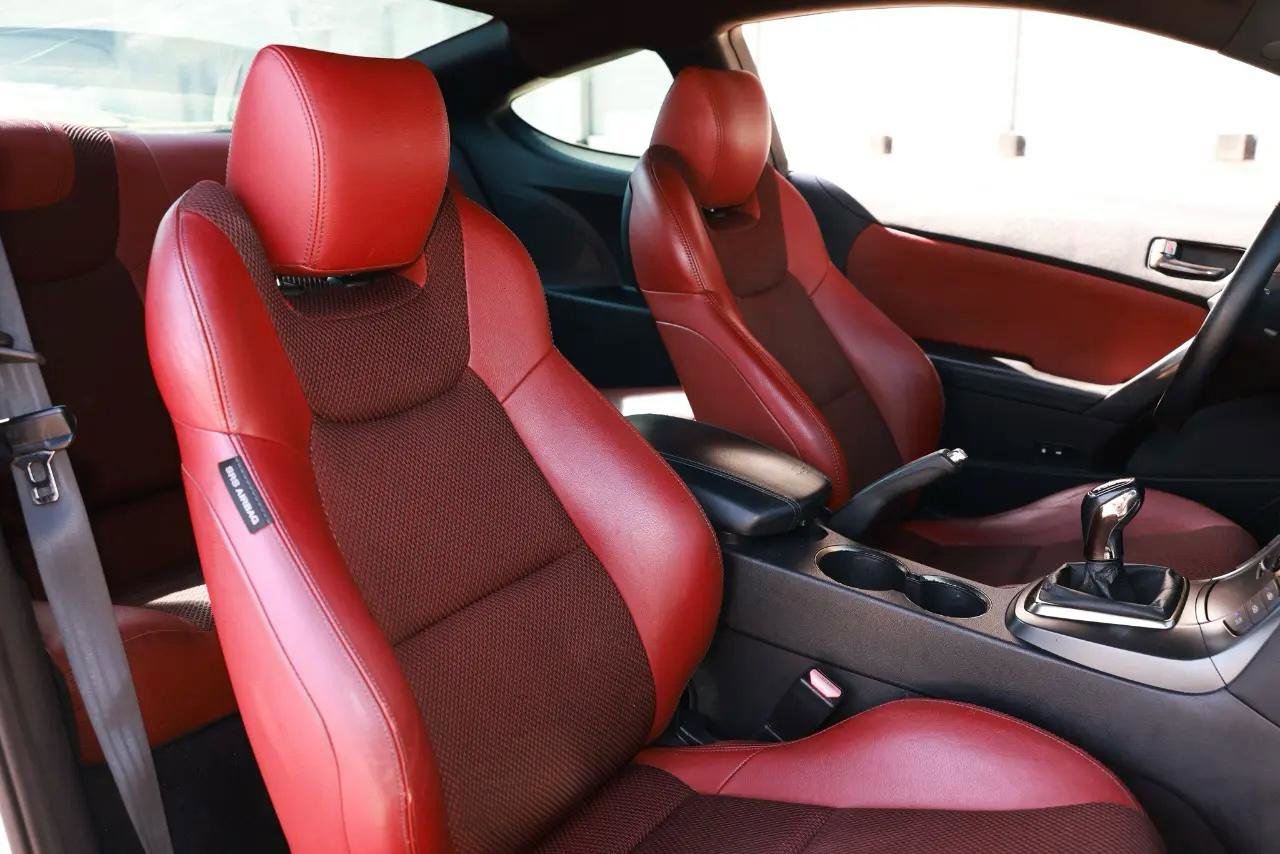 Used 2013 Hyundai Genesis 3.8 image 16