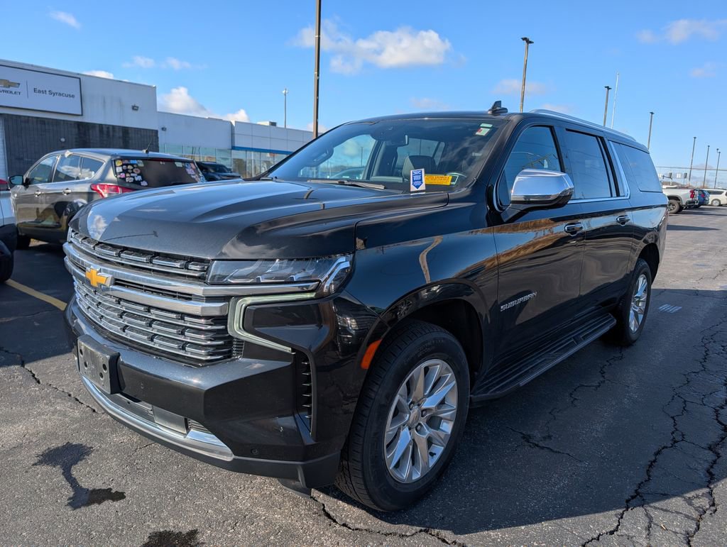 Used 2023 Chevrolet Suburban Premier image 3
