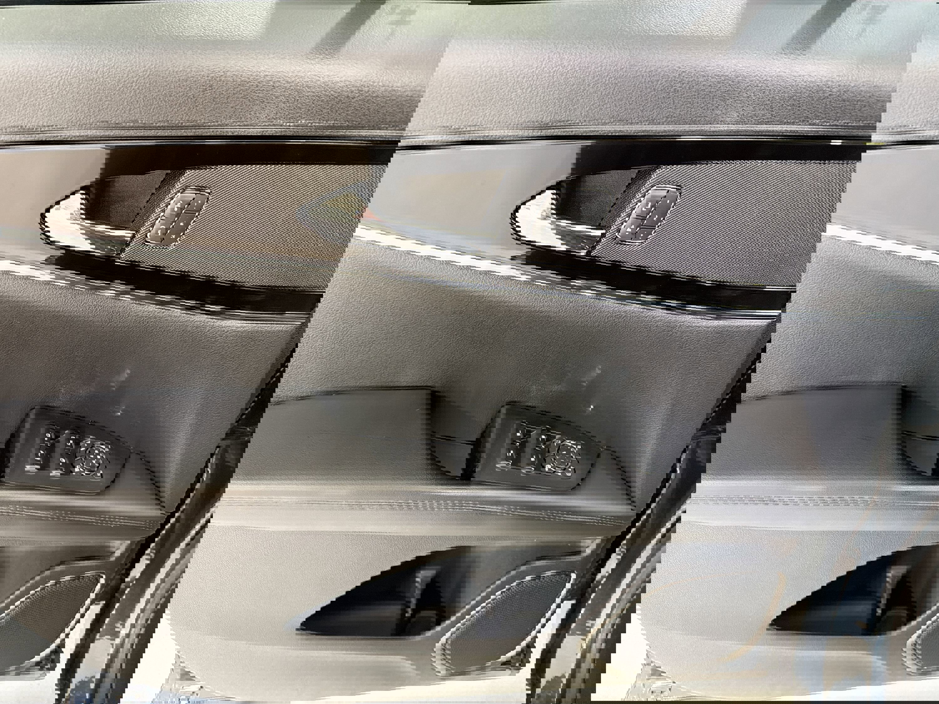 Used 2022 Lincoln Nautilus Reserve image 12