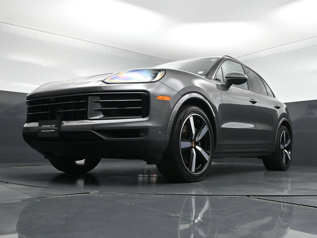 Certified 2025 Porsche Cayenne AWD/4WD image 23
