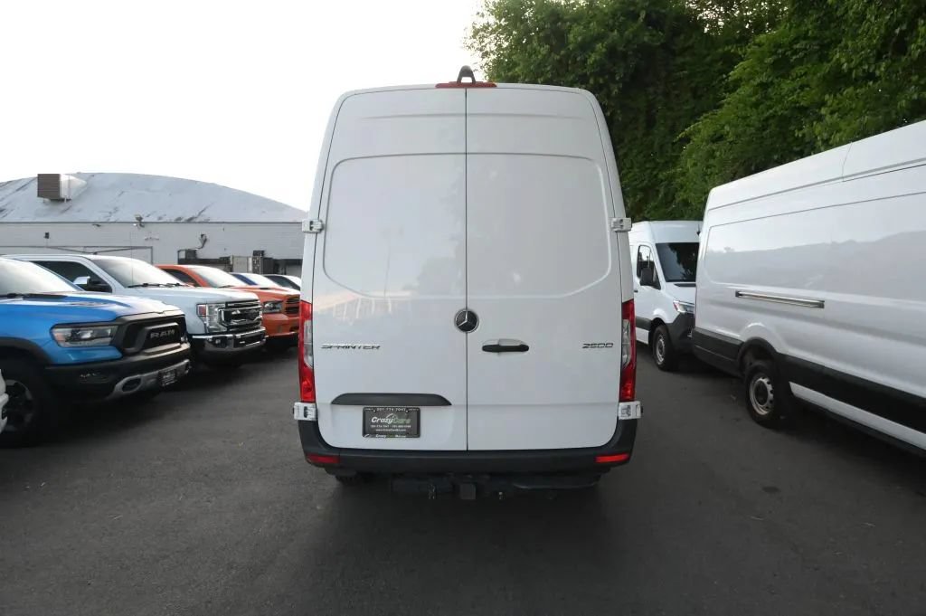 Used 2025 Mercedes-Benz Sprinter 2500 image 4