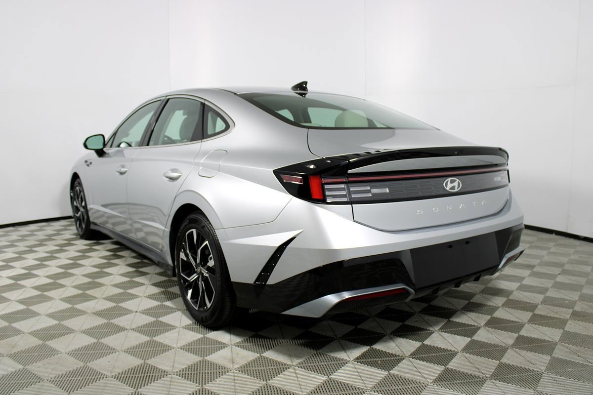 Used 2025 Hyundai Sonata SEL FWD image 31