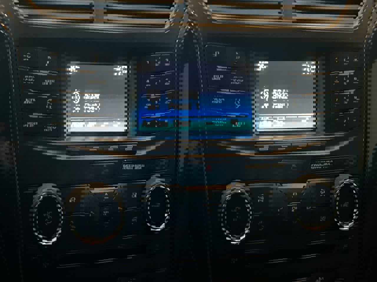 Used 2016 Ford Explorer XLT image 16